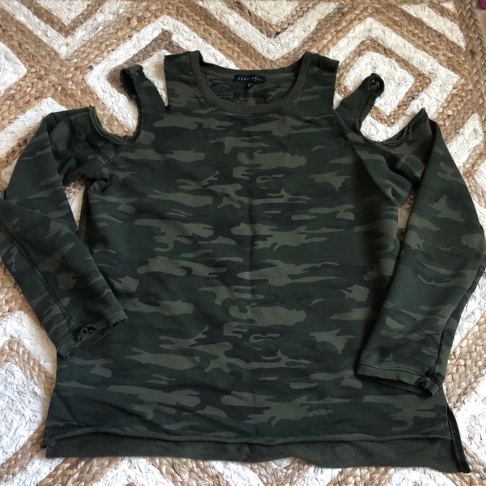 Sanctuary Cold Shoulder Camo Sweatshirt Size L